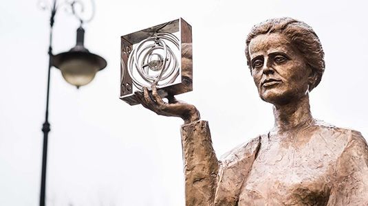 Первые женщины в медицине